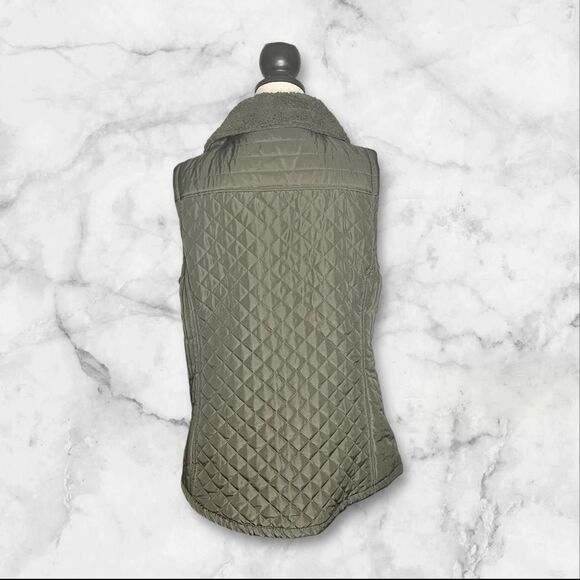 Denim & Co. Zip Front Quilted Vest with Faux Sherpa Lining Size Medium - Picture 3 of 8